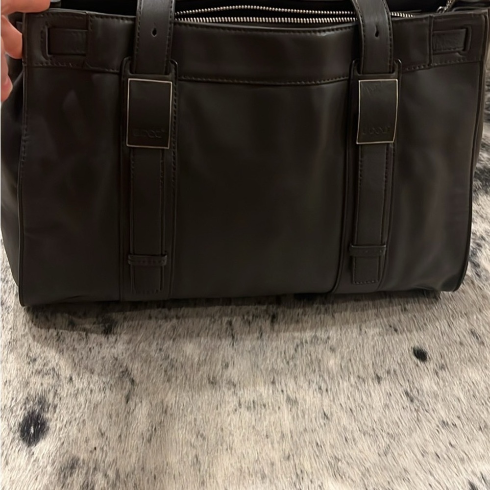 Brown Leather women’s Bag
Ecco good for office workers